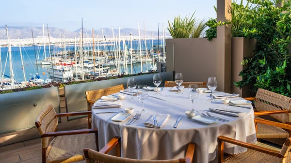 "Varoulko Seaside": Βραβευμένη fine comfort θαλασσοφαγία