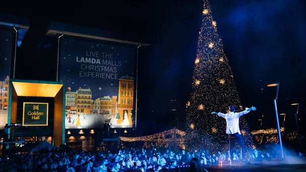 Το Golden Hall υποδέχθηκε τα Χριστούγεννα  με τον κορυφαίο Έλληνα star Σάκη Ρουβά,  σε μια λαμπερή βραδιά αφιερωμένη στο Σωματείο "ΕΛΠΙΔΑ".