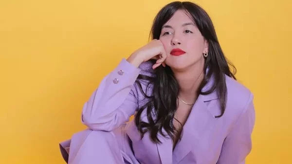 Η Κρίστελ Καπερώνη δεν υπήρξε ποτέ χωρίς την τέχνη: Η σχέση ζωής με το θέατρο, η ενηλικίωση μέσα από τον "Νιζίνσκι" και η ένοχη απόλαυσή της