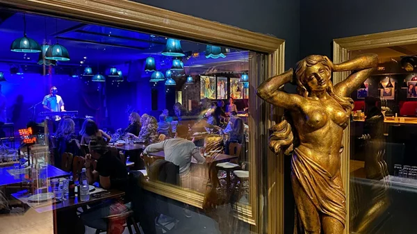 "Argi's House": Ένα μουσικό μεζεδοπωλείο με τη σφραγίδα του Αργύρη Παπαργυρόπουλου