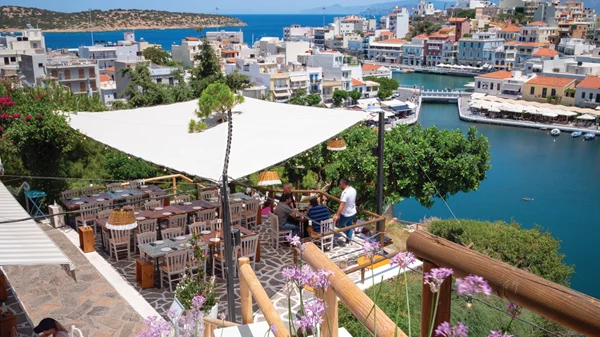 "Gioma Meze": Δέκα χρόνια νοστιμιάς στον Άγιο Νικόλαο