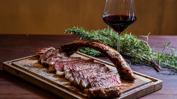 Αφιέρωμα κρέας: 13 στέκια για απόλαυση... ως το μεδούλι