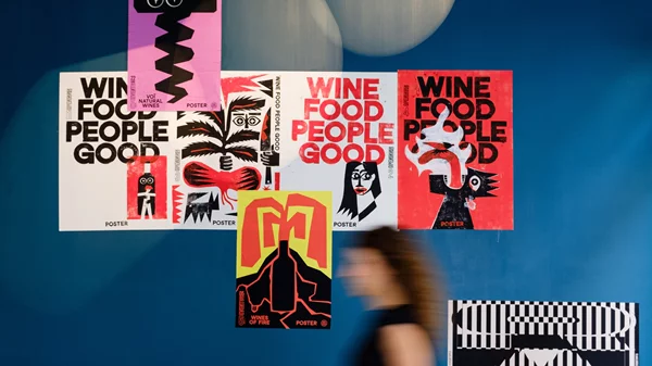 Στο εστιατόριο "Poster" στη Θεσσαλονίκη παίρνεις μια γεύση από τη diverse και multi culti πλευρά της πόλης