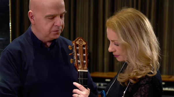 O "Επιτάφιος" του Γιάννη Ρίτσου από την Πέμη Ζούνη και τον καταξιωμένο σολίστ Ιάκωβο Κολανιάν