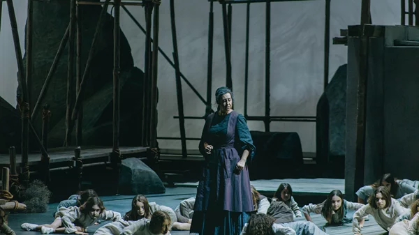 Ουσιαστικές αναβιώσεις παραγωγών σημαντικών λυρικών έργων ("Φόνισσα" του Κουμεντάκη - "Κρητικοπούλα" του Σαμάρα)