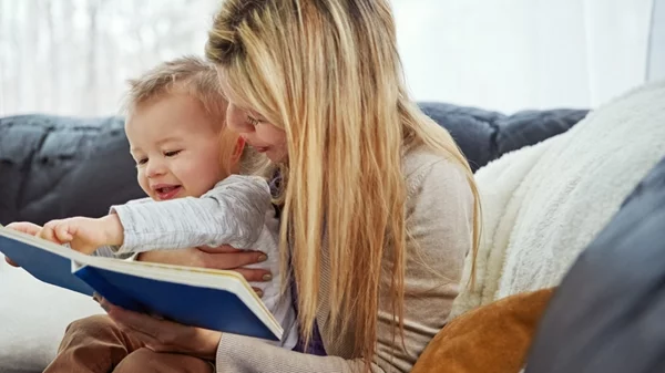 Η δύναμη της νυχτερινής ανάγνωσης για το παιδί