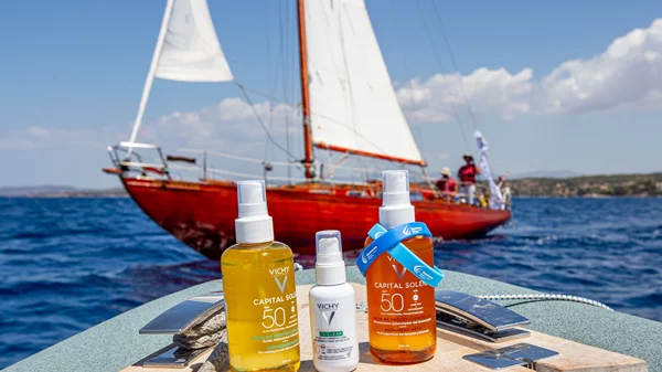 Vichy Laboratoires: Όταν η Ιστιοπλοϊκή Κληρονομιά συναντά την Ομορφιά στις Σπέτσες