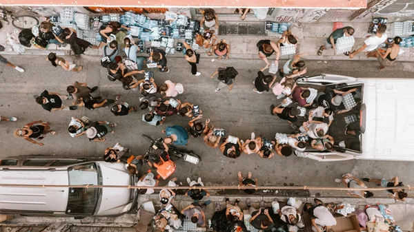 Φωταγώγηση σε όλη την Ελλάδα για τη Διεθνή Ημέρα Εθελοντισμού από το Humanity Greece