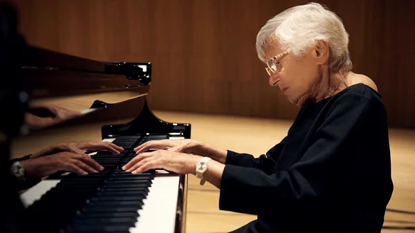 Ruth Slenczynska: Ποια είναι η πιανίστρια που βγάζει νέο δίσκο στα 97 της