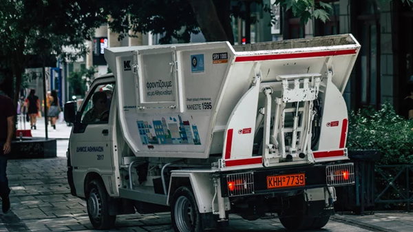 Εκσυγχρονίζεται το σύστημα καθαριότητας του Δήμου Αθηναίων: Τοποθετούνται 350 νέοι βυθιζόμενοι κάδοι