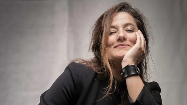 Αγγελική Τουμπανάκη: "με εμπνέουν οι γυναίκες οι ασυμβίβαστες και ανυποχώρητες, οι ονειροπόλες και πρωτοπόρες, οι επαναστάτριες, οι αιρετικές"