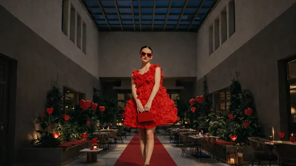 Monasty: Άντι-typical Valentine’s stand-up comedy, για πρώτη φορά σε ξενοδοχείο