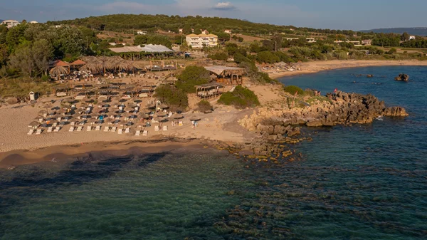 "Ammothines", Πετροχώρι Μεσσηνίας: Πάσχα με αύρα καλοκαιριού και τοπική νοστιμιά πάνω στην άμμο