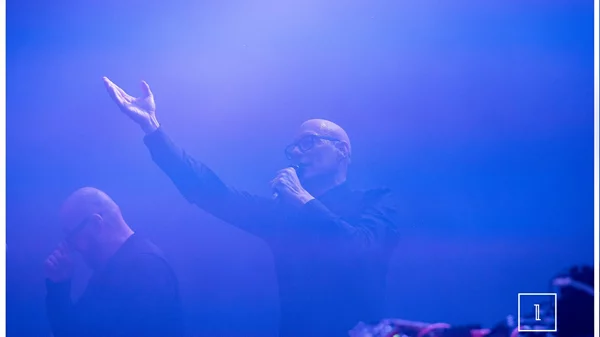 Covenant: Αχλή και γοτθική μελαγχολία, στο κατάμεστο "Arch"