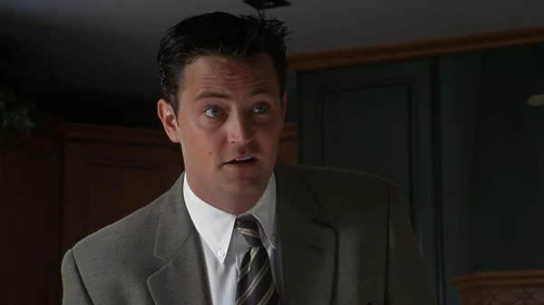 Aπόψε (2/12) στην TV βλέπουμε τον Μάθιου Πέρι σε μια σπιρτόζικη 2000s κωμωδία