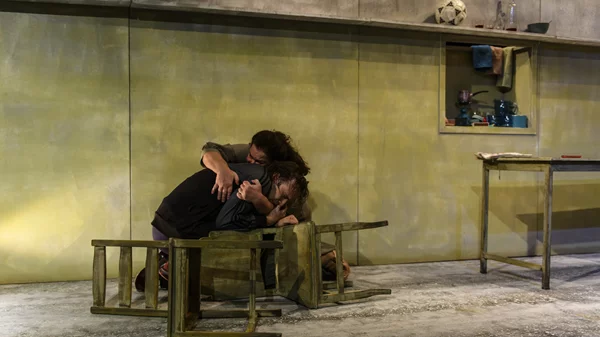 Λίγες ακόμη ευκαιρίες για να δείτε την εμβληματική παράσταση 'Το Γάλα' στο Θέατρο Σταθμός