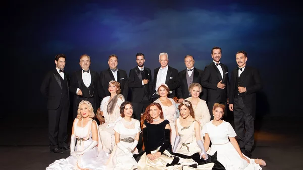 "Κι από Σμύρνη… Σαλονίκη" για λίγες ακόμη παραστάσεις