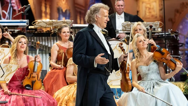 André Rieu: O "Βασιλιάς των Βαλς" καταφτάνει στην Ελλάδα, για πρώτη φορά