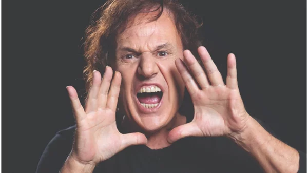 Ποιοι τραγουδιστές πρωταγωνιστούν στο θέατρο;