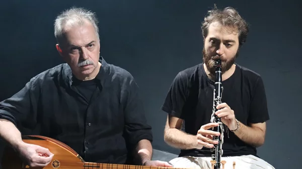 "Ο Πετρόμπεης Μαυρομιχάλης και το φάσμα των φατριών": Συζήτηση με τον Παντελή Μπουκάλα στην τελευταία παράσταση του Studio Μαυρομιχάλη