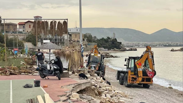 Ανάπλαση της παραλίας Βοτσαλάκια από τον Δήμο Πειραιά