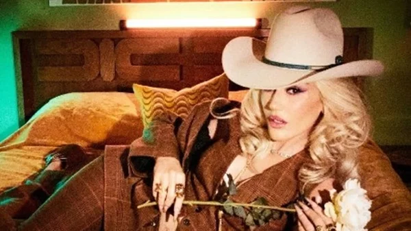 (Και) η Gwen Stefani κάνει στροφή στην country;