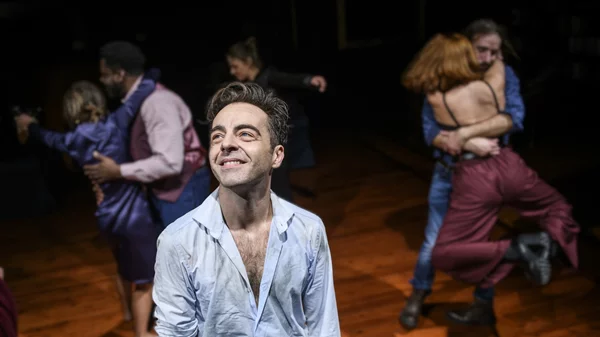 "Festen": Η παράσταση που ξεπερνά τα όρια της σκηνής συνεχίζεται για 2η σεζόν – Άνοιξε η προπώληση!