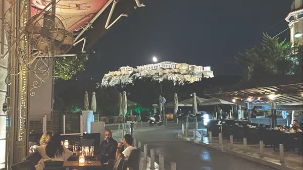 "Συν Αθηνά": Για ρομαντζάδα στο Θησείο