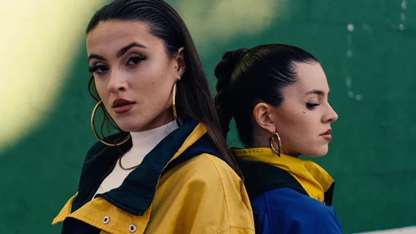 Το ασταμάτητο ραπ δίδυμο Las Ninyas Del Corro στο "Arch"