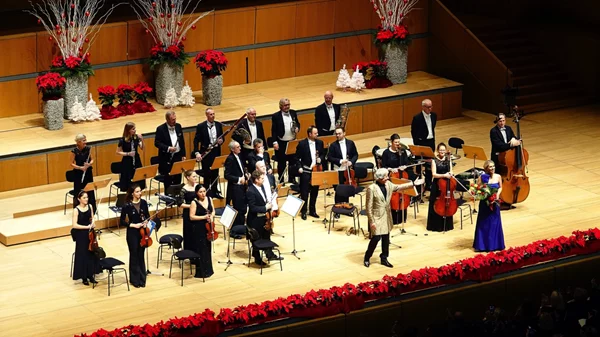 Γιορτινά βαλς με το Johann Strauss Ensemble και τον μαέστρο Russell McGregor στην Αθήνα