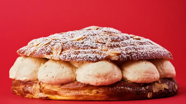 Πασχαλινά αβγά και τσουρέκια για… μεγάλα παιδιά στα ζαχαροπλαστεία της Αθήνας