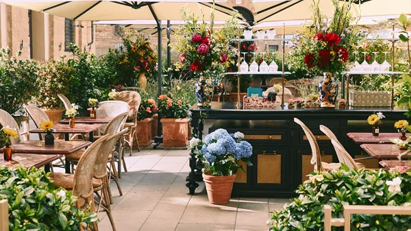 "Gucci Giardino": cocktail tasting με φόντο τον Δαβίδ του Μικελάντζελο στo bar του Gucci στη Φλωρεντία