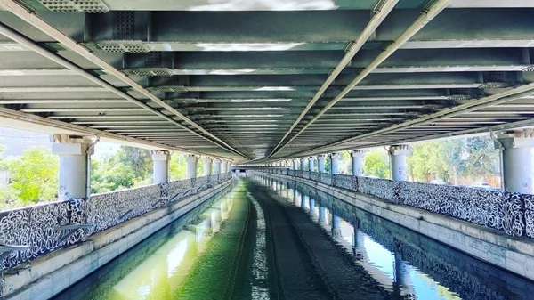 "Kifissos": Η Κατερίνα Μπότσαρη και ο Karl Heinz Jeron γεφυρώνουν το χάσμα μεταξύ φύσης και αστικού σχεδιασμού