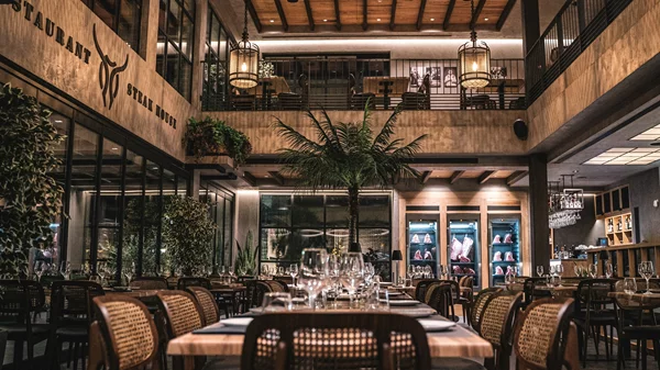 "Λάμπρος steak house": Υψηλή κρεατοφαγία με μακρά ιστορία