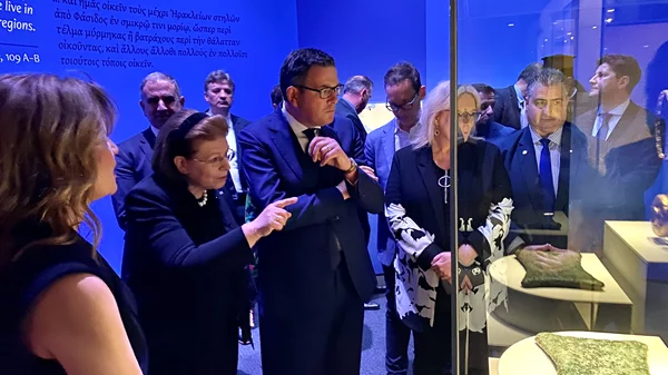 Εγκαίνια της έκθεσης "Ανοιχτοί Ορίζοντες - Αρχαία Ελληνικά Ταξίδια και Επαφές" στο Μουσείο της Μελβούρνης από την Υπουργό Πολιτισμού και Αθλητισμού Λίνα Μενδώνη