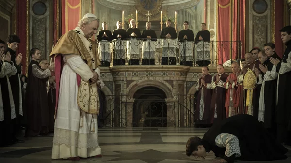 Ο εμβληματικός σκηνοθέτης Μάρκο Μπελόκιο τα βάζει με το Βατικανό