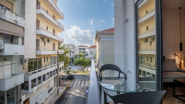 Ένα ιστορικό κτίριο της Καλαμάτας έγινε το ιδανικό κέλυφος βιώσιμης τοπικής φιλοξενίας και γαστρονομίας