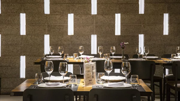 Στον ιστορικό "Βασίλαινα" με το Around the Table της Mastercard