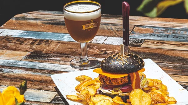 Τρεις λαλούν