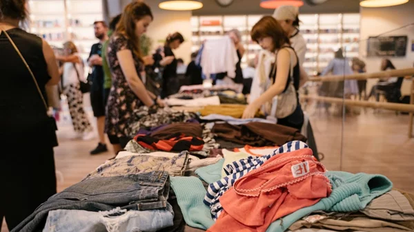 Autumn Swap: Ανταλλαγή ρούχων και εργαστήριο ραπτικής στο Ινστιτούτο Γκαίτε