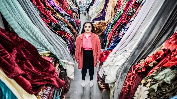 Ο Παντελής Φλατσούσης μεταφέρει την "Άκρα ταπείνωση" της Ρέας Γαλανάκη στη σκηνή