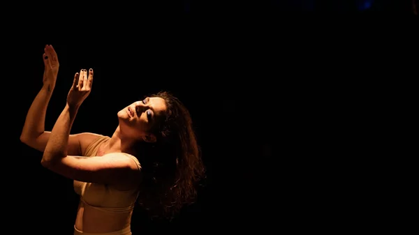 Η Ιόλη Φιλιππακοπούλου για τα μαθήματα κινησιολογίας και Ιntimacy Coordination | Μια θέση για την οποία στην Ελλάδα δεν έχει βγει ακόμα αγγελία