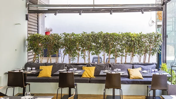 Το "Esthio" φέρνει τη γεύση των Βαλκανίων στο Κουκάκι