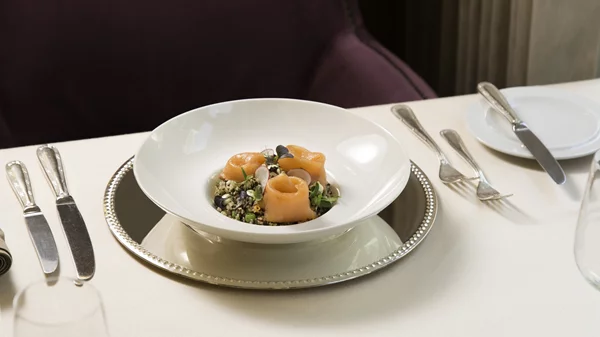 "Τhe Parliament": Νέο μενού και γλυκά με την υπογραφή του "Madame Fraise"