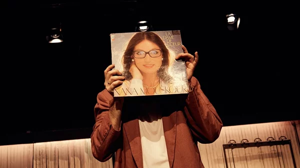 "Όταν μεγαλώσω, θα γίνω Νάνα Μούσχουρη": Πρώτη γεύση από την παράσταση στο Θέατρο Σταθμός