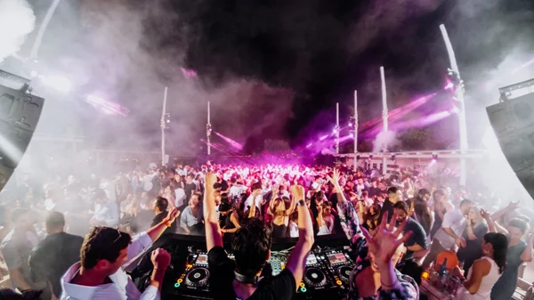 Ο Αλέξανδρος Χριστόπουλος επιστρέφει στο "Island"