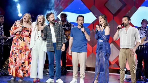 Ένα καλοκαιρινό αποχαιρετιστήριο πάρτι στην εκπομπή "Δυνατά" με τον Κωστή Μαραβέγια