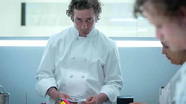 To συνειδητό χάος του "The Bear", μια αλληγορία για την ανθρώπινη ανθεκτικότητα