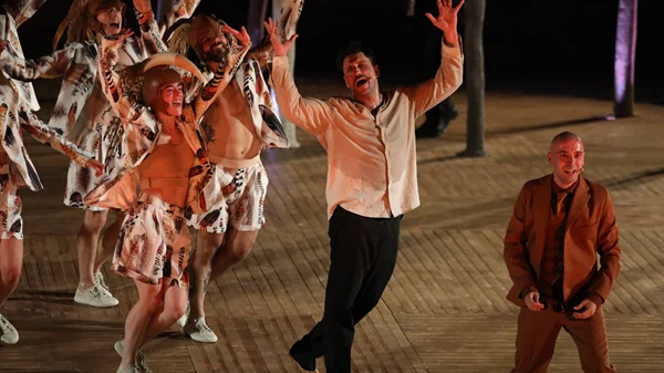 Οι "Όρνιθες" του Άρη Μπινιάρη προσγειώνονται στο Ηρώδειο!