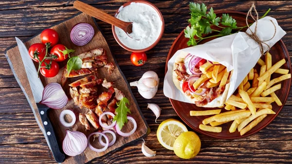 Πού θα φάμε το ωραιότερο σουβλάκι στην Αττική και τα περίχωρά της;